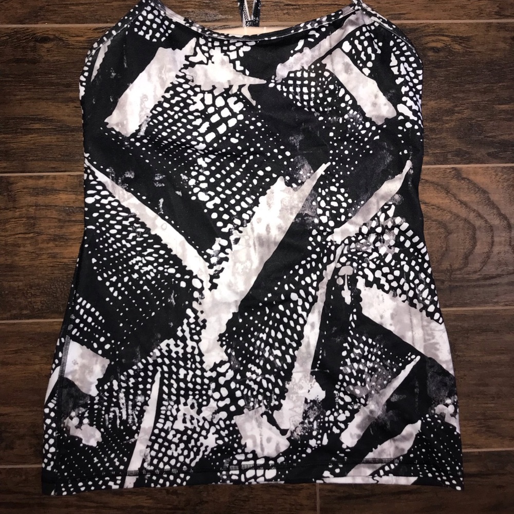 💕SOLD 💕Lululemon black and white tank